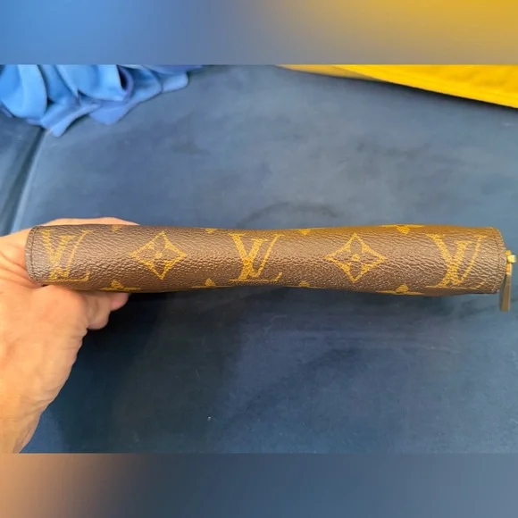 Louis Vuitton Monogram Zippy Wallet - Picture 3 of 10